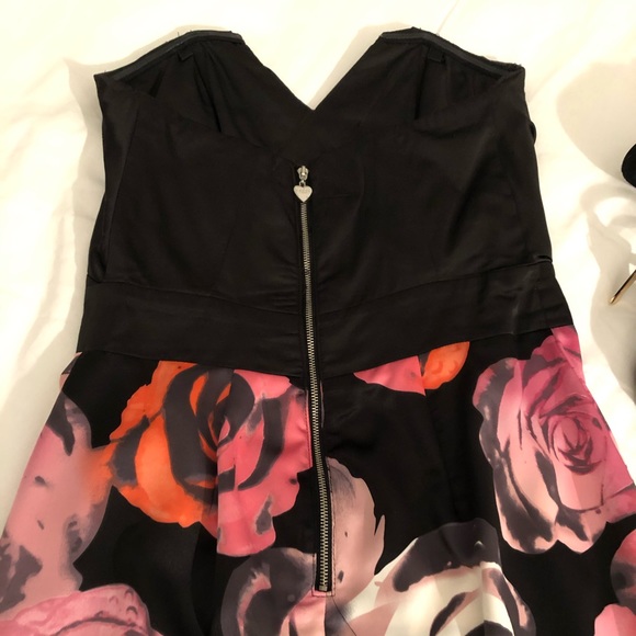 Cute mini party dress with floral print - Picture 5 of 5